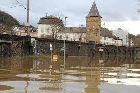 Alle bewegungshungrigen finden in linz und umgebung puren wandergenuss entlang des romantischen rheins. Hochwasser Am Rhein Feuerwehr Bereitet Sich Auf Flut Dauereinsatze Vor Kreis Neuwied Rhein Zeitung