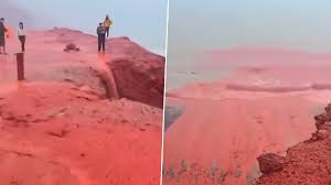 Blood Rain' in Iran: Heavy Downpour Turns Red Beach on Hormuz Island Blood  Red, Stunning Videos Surface | 👍 LatestLY