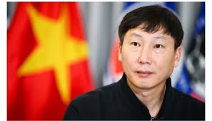 Vi hành' đến sân Lạch Tray, HLV Kim Sang-sik bất ngờ nhận thưởng lớn