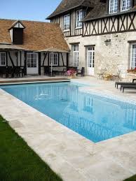 decouvrez notre dallage travertin exterieur et interieur notre parement pierre naturelle travertin nos vasq dallage piscine dalle piscine amenagement piscine