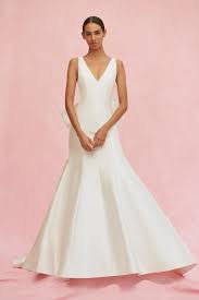 There are distinct points of difference, however, between today's collection and the swan song he worked on with mrs. Carolina Herrera Novia Archives Farah Novias