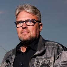 Aus aktuellem Anlaß hier noch einmal der brillante Vortrag von Prof.  Winterhoff, in dem er anschaulich belegt, daß schulische Lernvorgaben zur  "Akzeptanz sexueller Vielfalt" verfassungswidrig sind und daß das  elterliche Erziehungsrecht Vorrang