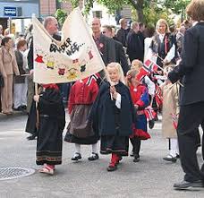 Har du lyst til å dele dine bilder med norges befolkning på nasjonaldagen? 17 Mai Grunnlovsdag Wikipedia