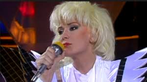 Dopo il diploma si trasferisce a roma per inseguire il suo sogno: Un Nuovo Intervento Urgente Per La Cantante Donatella Rettore Ultime Notizie Dall Italia E Dal Mondo