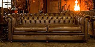 A sofa is a wider variety of a couch with more prominent backrests. Chesterfield Ledermobel Klassische Englische Mobel Englische Mobel Blog