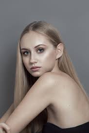 The Best Fashion Stylists That You Should Be Following Berlin Best Fashion Photographers Fashion Photographer Best Fashion Designers