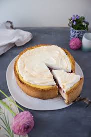 Rezept Fur Einen Beerigen Tranenkuchen Alias Kasekuchen Mit Beeren Unter Baiserhaube Hey Foodsister Baiserhaube Kuchen Backrezepte