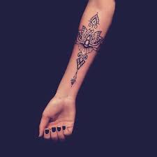 3 modeles tattoos mandala interieur bras. Check Out This Lovely Tattoo For Men Or Women I Love Ink I M Also A Tattooed Girl Tatouage Tatouage Avant Bras Tatouage Manchette