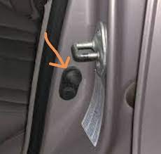 (open the door!) guy behind door:siapa ini? Akuyangakut Blogspot 3 Kelalaian Yang Menyebabkan Bateri Kong