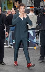 600 x 900 jpeg 103 кб. Harry Styles Reveals The Reason He Always Wears Heeled Boots Teen Vogue