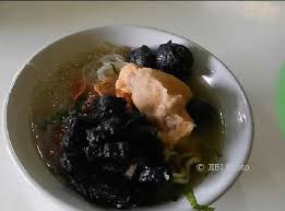 Bakso gong terletak di jalan mastrip no. Kuliner Sukoharjo Warung Ini Tawarkan Bakso Unik Berwarna Hitam Mau
