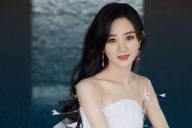 Thủ phủ trịnh châu của tỉnh đã trở thành một đại dương bao la, nước tích tụ trong tàu điện ngầm ngày càng nghiêm trọng, có những đoàn tàu trên tuyến. Xoufmelq0thasm