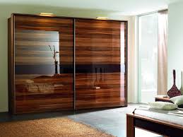 Create A New Look For Your Room With These Closet Door Ideas Dvercy Garderoba Prostaya Spalnya Dizajn Spalen