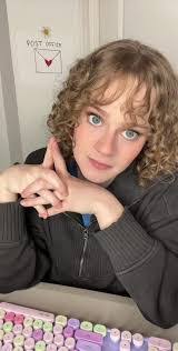 Caroline Eason's Instagram, Twitter & Facebook