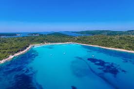 Sakarun is the island's most famous and for that reason most crowded beach. Strand Sakarun Dugi Otok Veli Rat Die Besten Strande In Kroatien Adriatic Hr