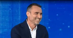 Αυτό ήταν το παιδικό μου όνειρο. Kapoytzidhs Kapoioi 8a Mas Blepoyn Panta San Polites B Kathgorias H Efhmerida Twn Syntaktwn