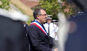 Des clichés pornographiques, le mettant en scène nu. Luc Lemonnier Des Photos Pornos A L Origine De La Demission Du Maire Du Havre Plusieurs Femmes Brisent Le Silence Africa Top Success