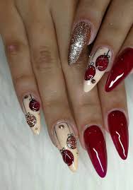 Now These Are Truly A Unique Mani Look For The Holidays Trendy Nails Christmas Nails Xmas Nails