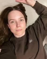 Old ❥ || ▸ 📸 #SophiaBush ↳🇺🇸 selfie dump bc she's the prettiest 🤍🥹