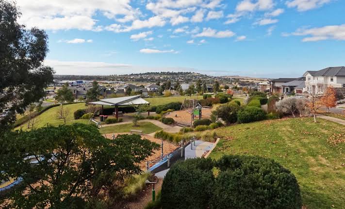 Rosenthal Estate in Sunbury
