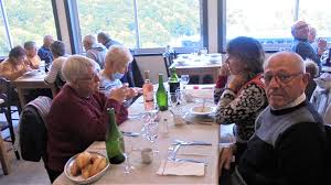 Culminant à 507 m d'altitude, le col d'osquich, qui marque la frontière historique entre les provinces basques de soule et de basse navarre, est également renommé pour ses pantières où, chaque mois d'octobre depuis des siècles, se pratique la chasse à la palombe au filet. Le Club Des Aines Au Col D Osquich Hautes Pyrenees Monleon Magnoac Le Petit Journal