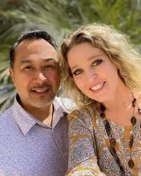 Couple adopt 7 kids after parents die in crash