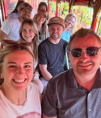 Duggars takeover Hawaii! They were at a friends wedding.