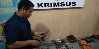 Lha pas itu dikasih juga satu set alat makan, sendok, garpu, pisau, dan sendok kecil. Supervisor Embat Sendok Garpu Dari Pesawat Garuda Buat Dijual Di Medsos Merdeka Com