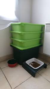 Mon Lombricomposteur A La Mode Ikea Place Dans Ma Cuisine Pour Le Moment Si Des Mouches Apparaissent Il Ira Sur Le Balcon Vermicomposting Compost Decor