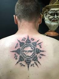 Een tattoo in thailand laten zetten is net weer even iets anders dan een tattoo in nederland laten zetten. Sak Yant Magic Tattoo Dan Mas Berto Di Thailand Asisten Liburan