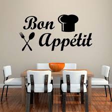 Por otra parte, los vinilos decorativos pared baratos de color negro quedarán muy bien en unas paredes blancas y en un interior en el que se utilizan los colores claros o pasteles para la decoración. Vinilo Decorativo Bon Appetit Decoracion Con Vinilos Vinilos Para Cocina Vinilo Decorativo Frases