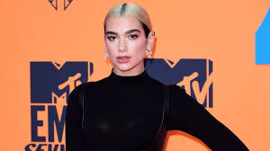 On thursday, the supermodel seemingly confirmed her relationship status by posting an instagram photo of herself cuddling up to a mystery man fans believe. Ebpvts0 1ta2fm