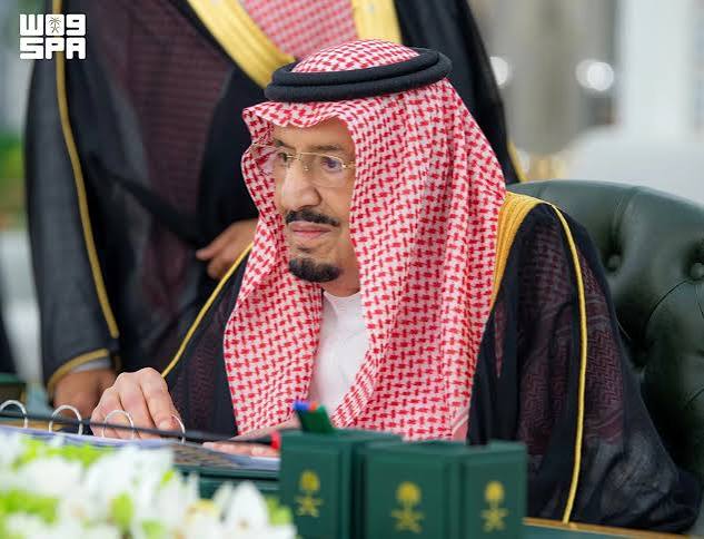 خادم الحرمين: نقدّر دور القطاعات العسكرية والأمنية وأبطالها البواسل في  الدفاع عن الوطن - أخبار السعودية | صحيفة عكاظ