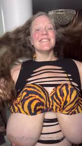 BBW gets her tits out - Porn Videos & Photos - EroMe