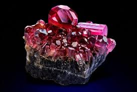 It would be very difficult to find a gemstone with more prestige and fame than the ruby. Rubin Magicheskie Svojstva I Znachenie Kamnya Kak Vyglyadit I Komu Po Znaku Zodiaka Podhodit Kakie Est Cveta
