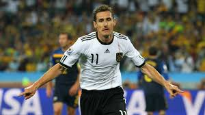 Germany's starting lineup but was relegated to the bench when coach joachim loew decided to use his only true striker miroslav klose. Alle Wm Tore Von Miroslav Klose Fifa Com