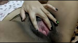 NOVIA CON LABIOS GRANDES INTRODUCE OVULO EN SU VAGINA PELUDA - PORNORAMA.COM