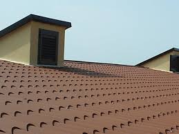 Il sistema a scandole per tetti zintek® si impiega per il rivestimento di superfici di grandi e piccole dimensioni. Coperture Metalliche Coibentate Coperture In Lamiera