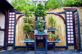 Inspirasi mengembangkan taman sekolah menuju sekolah adiwiyata. 10 Desain Pagar Bambu Yang Membuatmu Merasa Ada Di China