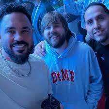 Un par de momentos que capturamos anoche disfrutando en familia. Tremendo  espectáculo el que presentó el Conejo y su equipo. Gracias por el trato a  todo el team. ¡Qué orgullo que nuestra