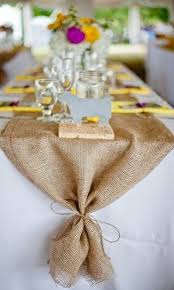 Caminho De Mesa De Juta Para O Natal Veja 15 Maneiras De Decorar Um Casamento Rustico Casamento Casamento Rustico Casamento Rustico Caminhos De Mesa De Estopa