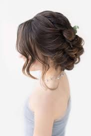 Dann probiert euch an einem tiefen dutt oder chignon, der mit einem dünnen haargummi hochgesteckt wird. Hochsteckfrisuren Anleitung 3 Traumhaft Schone Varianten