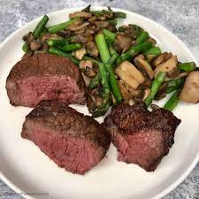 Place the beef on top of the rack and close the crisping lid! Ninja Foodi Round Steak Off 52