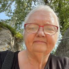 Brenda Richard (@user583946695)