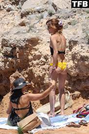 Emma Watson Nude & Sexy (14 Photos) | #TheFappening