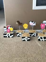 Barnyard Centerpieces Created By Sonia Villagomez Cumpleanos De Granja Decoracion Fiesta Tema Granja Mesas De La Granja