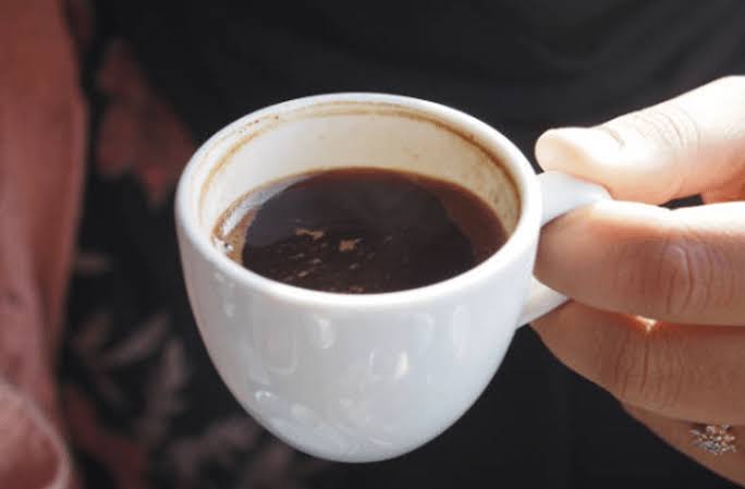 ชายวัย 50 ไตวาย หมอพบต้นเหตุจาก "กาแฟดำ" ที่ดื่มทุกวัน ชี้จุดพลาด ที่หลายคน ไม่สังเกต