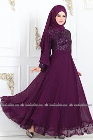 Emine Cetin Adli Kullanicinin Elbise Cesitleri Panosundaki Pin The Dress Aksamustu Giysileri Elbiseler