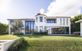 Hollywood lifestyle presents kim kardashian and kanye west's new house tour 2020 | this video is about kim kardashian and. Kim Kardashian Gave The Buyer Of Her 17 8 Million Bel Air Mansion A Personal Tour Bel Air Mansion Kardashians House Mansions