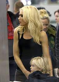 Lainey Gossip Lifestyle Update Gwen Stefani S Layers Gwen Stefani Hair Hair Styles Gwen Stefani Style